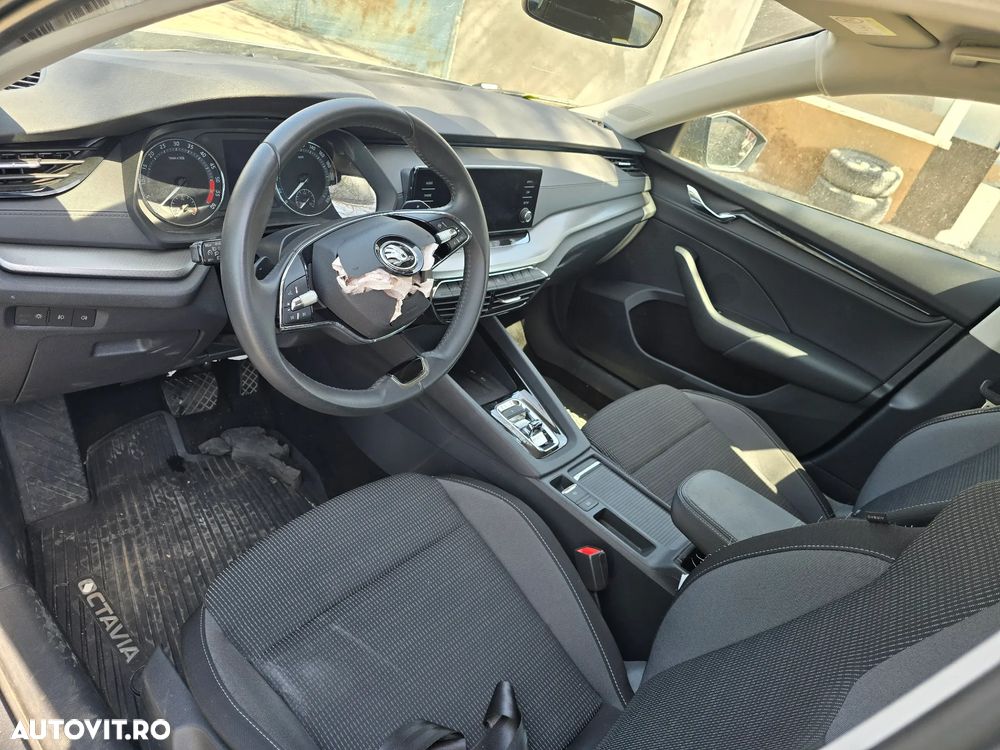 Skoda Octavia Combi 2.0 TDI DSG Ambition - 7