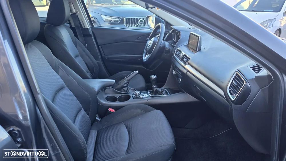 Mazda 3 Hatchback 1.5 Sky-D Excellence - 8