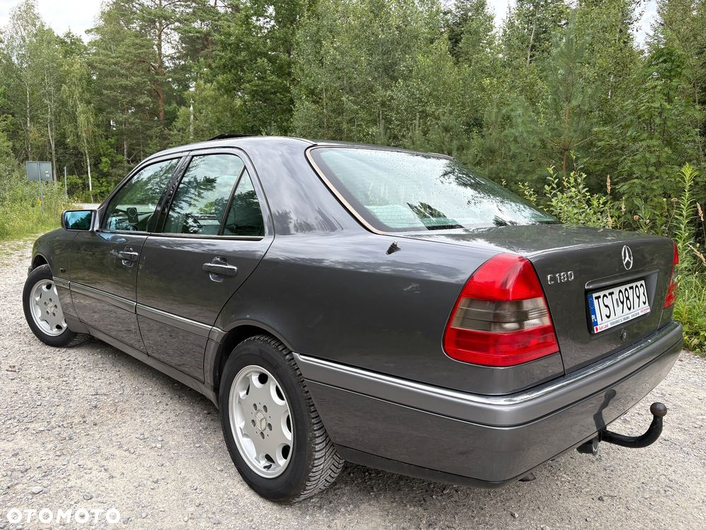 Mercedes-Benz Klasa C 180 T Elegance - 21