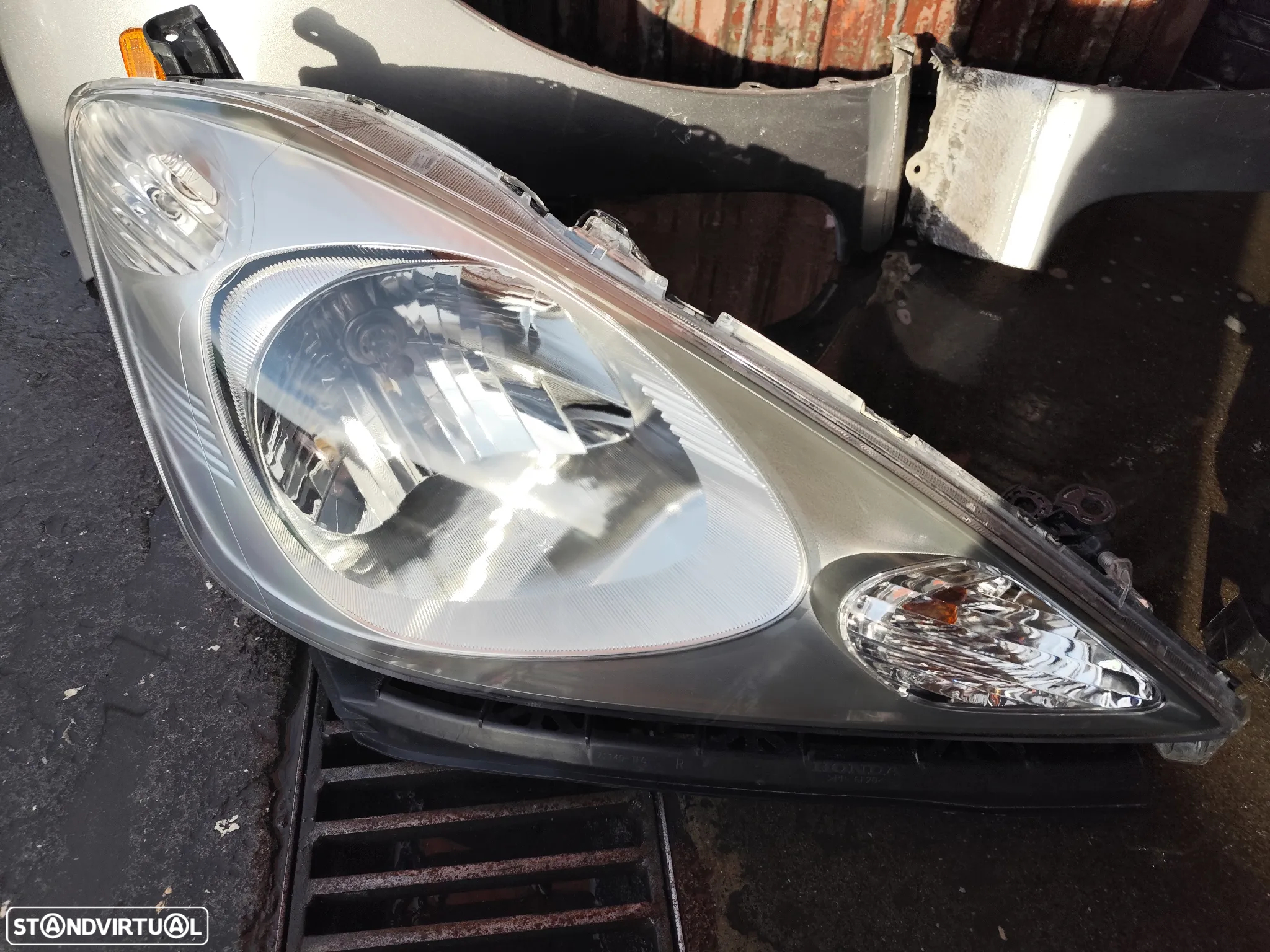 HONDA JAZZ III FAROL / GUARDA LAMAS - FC015 - 2