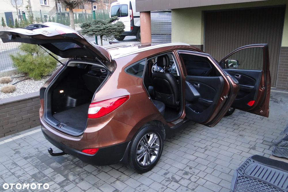 Hyundai ix35 2.0 CRDi 4WD Fifa World Cup Gold Edition - 10