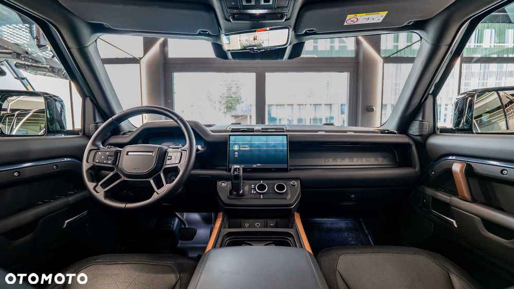 Land Rover Defender - 8