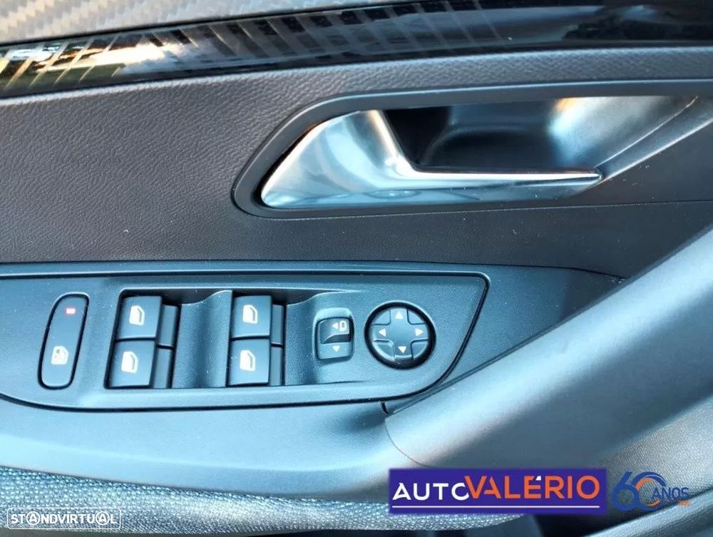 Peugeot 2008 1.2 PureTech Style - 16