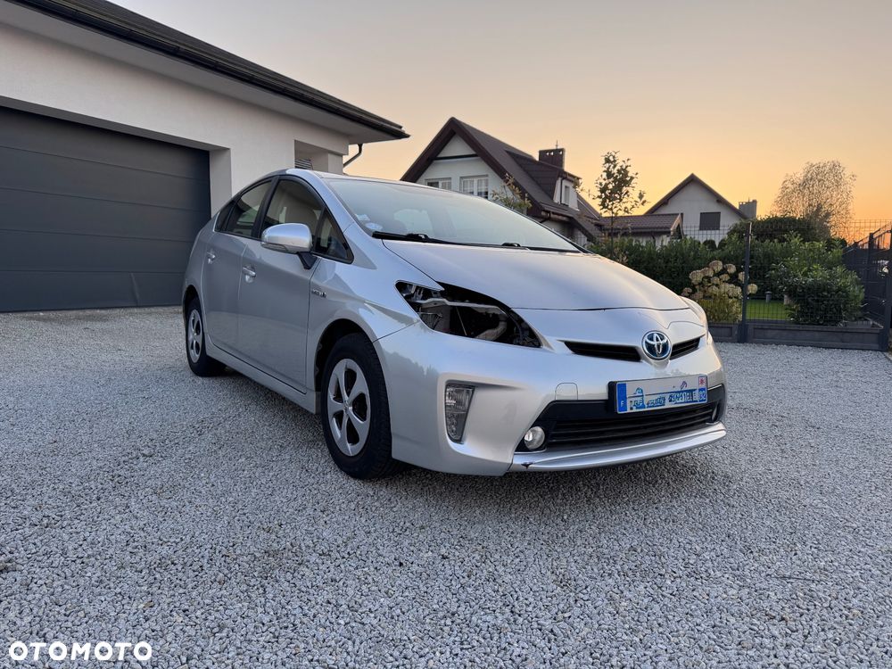 Toyota Prius (Hybrid) Executive - 2