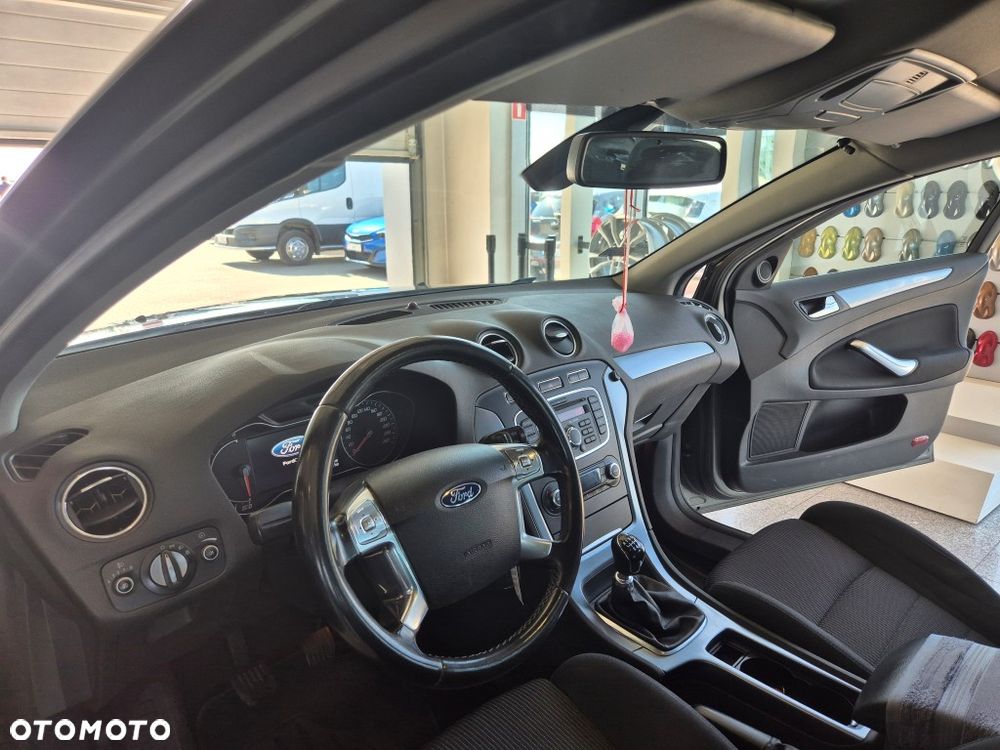 Ford Mondeo 1.6 T Ambiente - 13