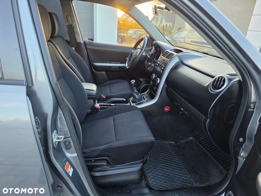 Suzuki Grand Vitara 2.0 - 24