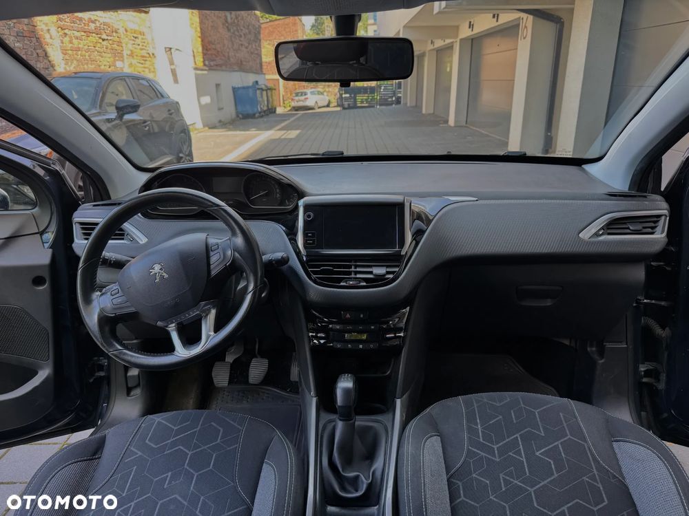Peugeot 2008 1.2 Pure Tech Style - 11