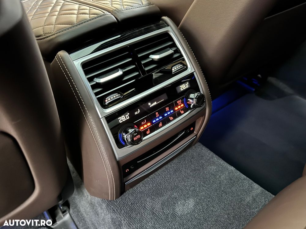 BMW Seria 7 745e - 14