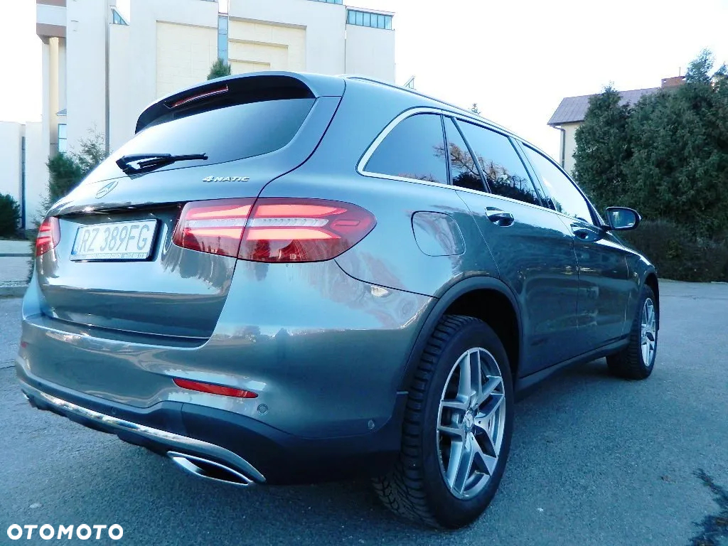 Mercedes-Benz GLC 300 4Matic 9G-TRONIC AMG Line - 5