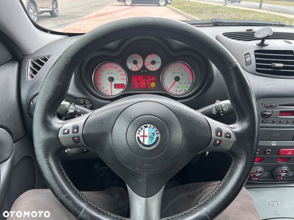 Alfa Romeo GT 1.9 JTD M-Jet Distinctive - 16