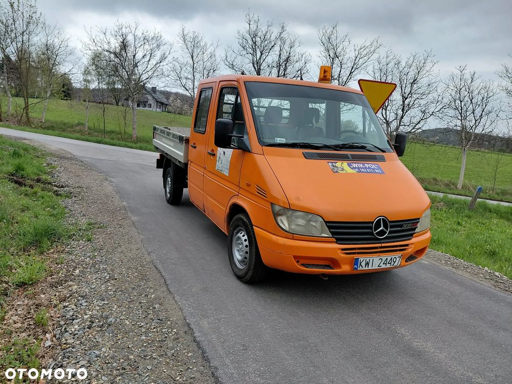 Mercedes-Benz 308 - 1