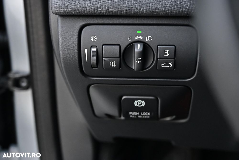 Volvo XC 60 D5 AWD Aut. RDesign - 27