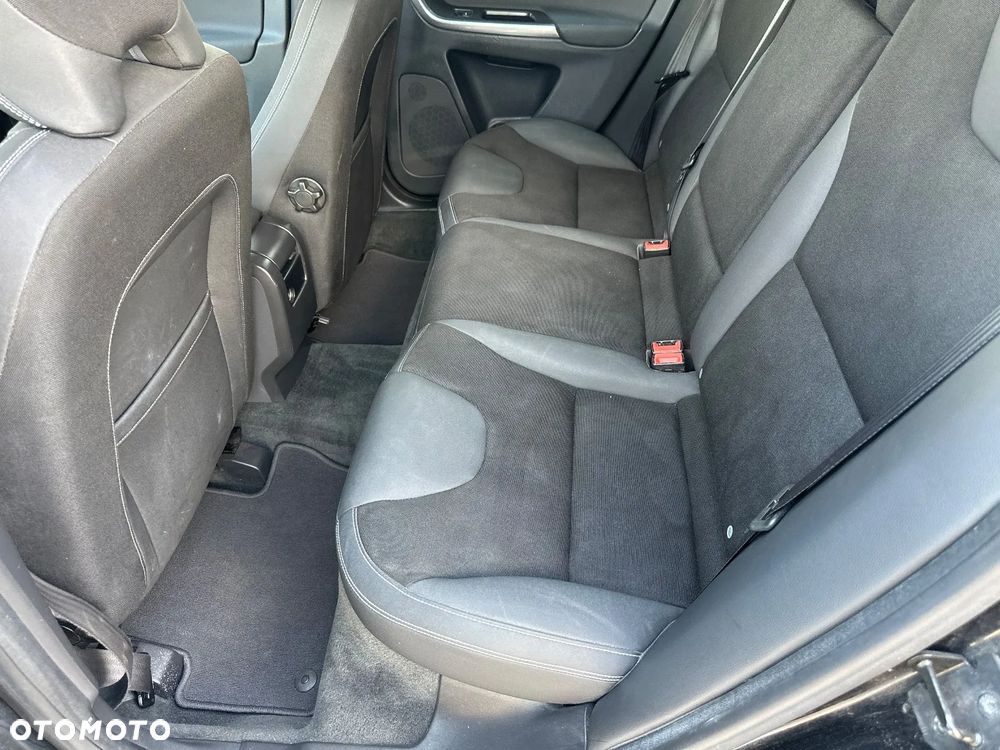 Volvo XC 60 D4 Momentum - 22