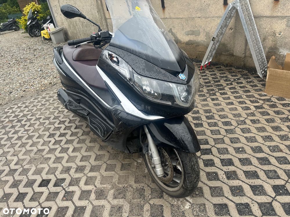 Piaggio X10 - 9
