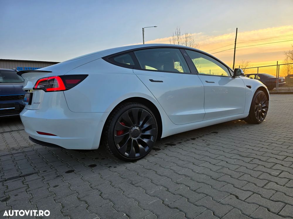 Tesla Model 3 - 4