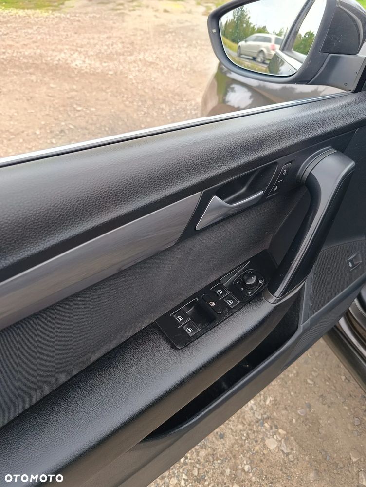 Volkswagen Passat 1.6 TDI Trendline - 16