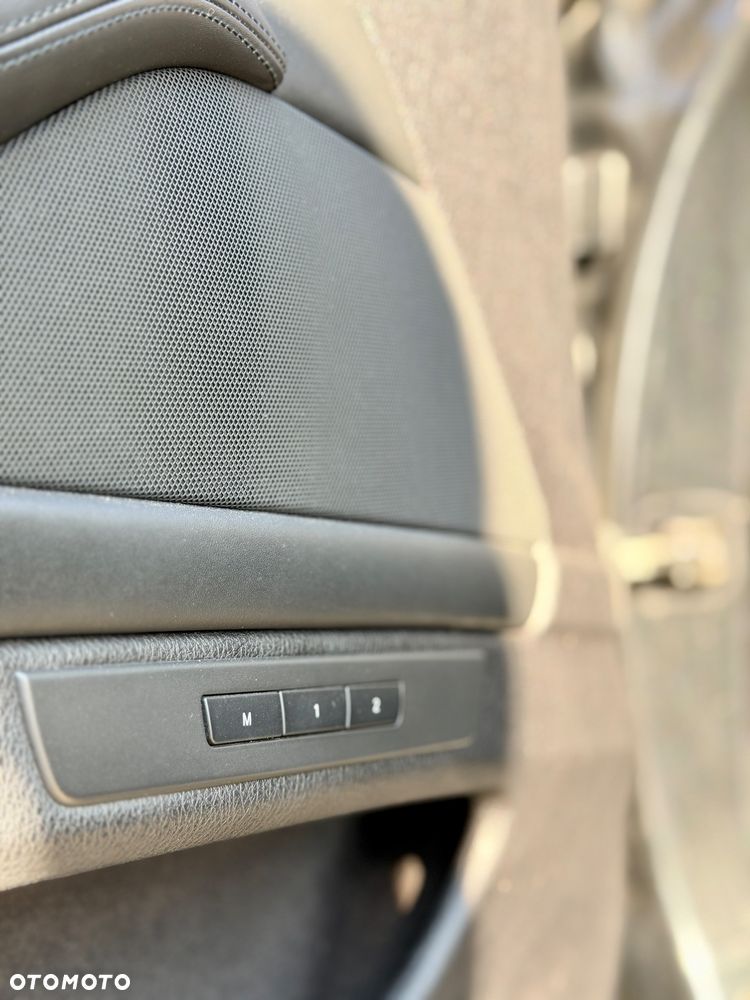 BMW Seria 5 535i xDrive Sport-Aut - 14