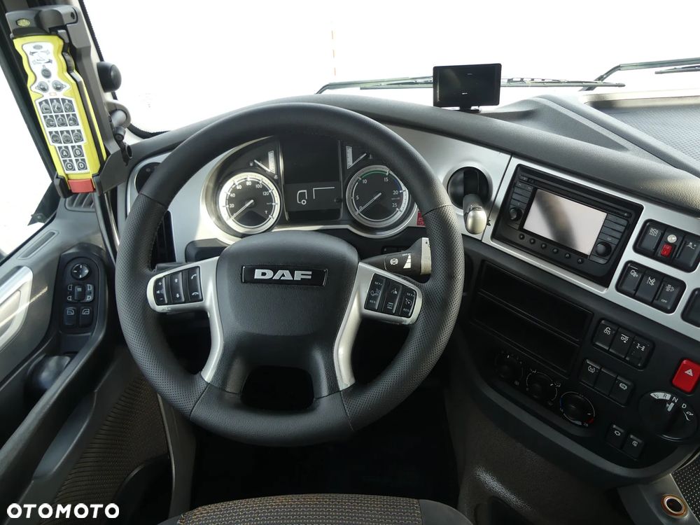 DAF XF 106.510 / 6x2 / HAKOWIEC / RETARDER / EURO 6 / OŚ SKRĘTNA / - 32