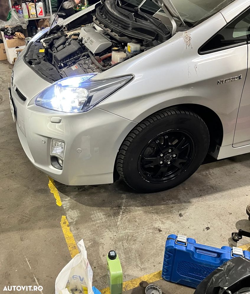 Toyota Prius (Hybrid) Sol - 12