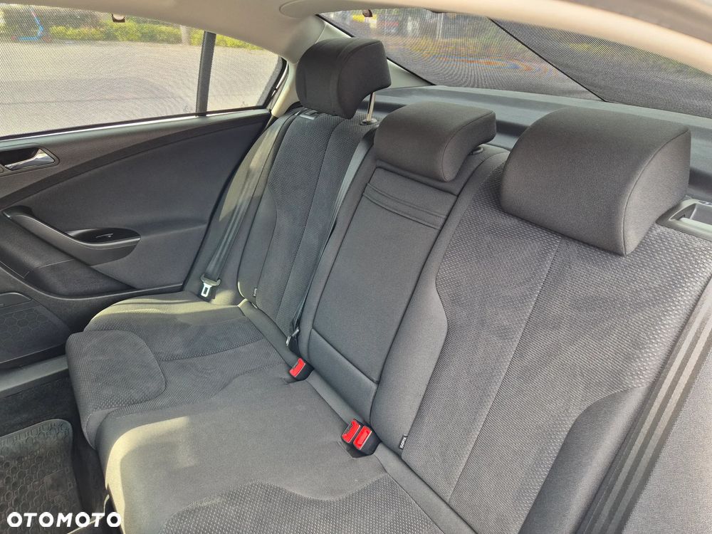 Volkswagen Passat 1.9 TDI DPF BlueMotion - 20