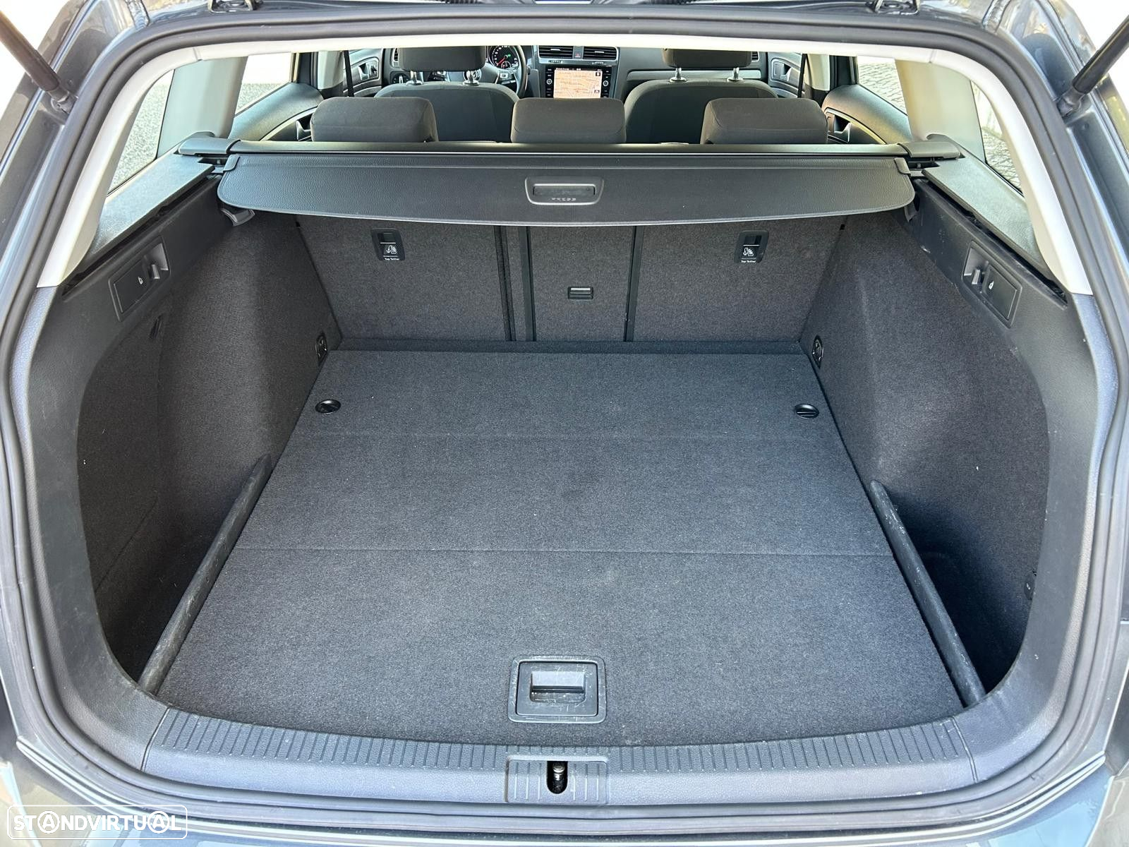 VW Golf Variant 1.6 TDi Confortline DSG - 13