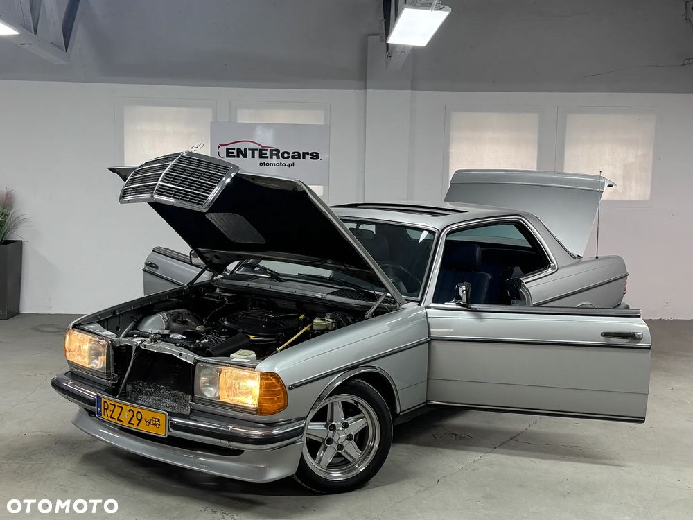 Mercedes-Benz W123 - 33
