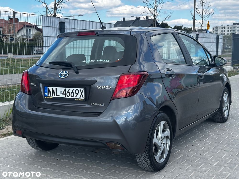 Toyota Yaris Hybrid 100 Selection Passion - 8