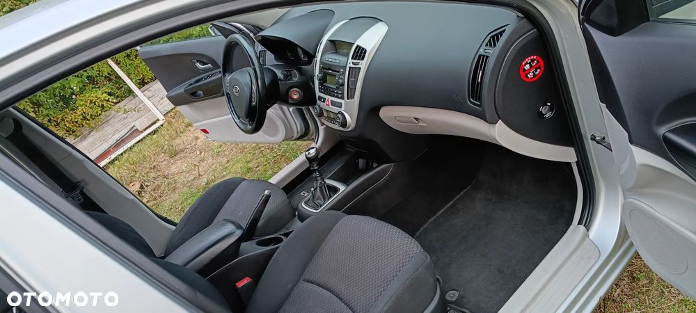 Kia Ceed - 9