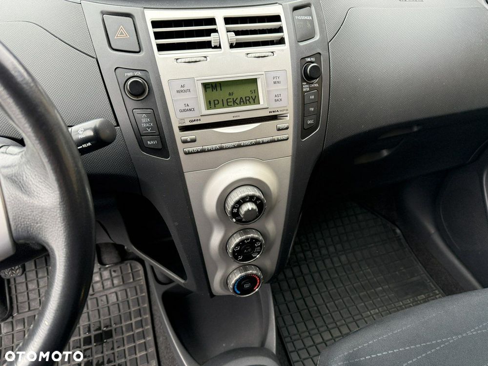 Toyota Yaris 1.3 VVT-i Sol - 16