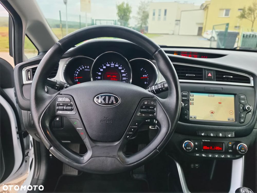 Kia Ceed 1.6 GDI ISG Platinum Edition - 20