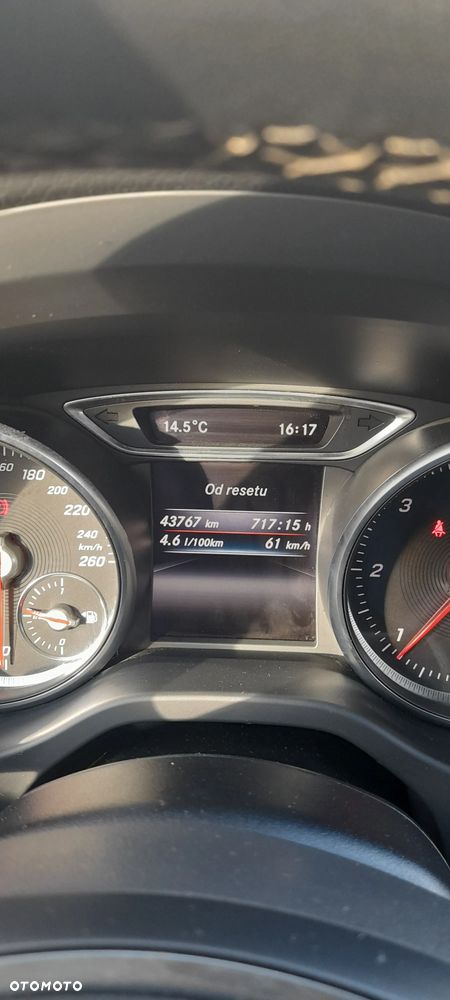 Mercedes-Benz CLA Shooting Brake 180 d - 16