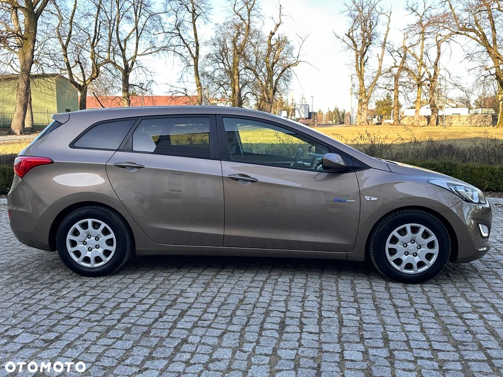 Hyundai i30 blue Kombi 1.6 GDi Style - 16