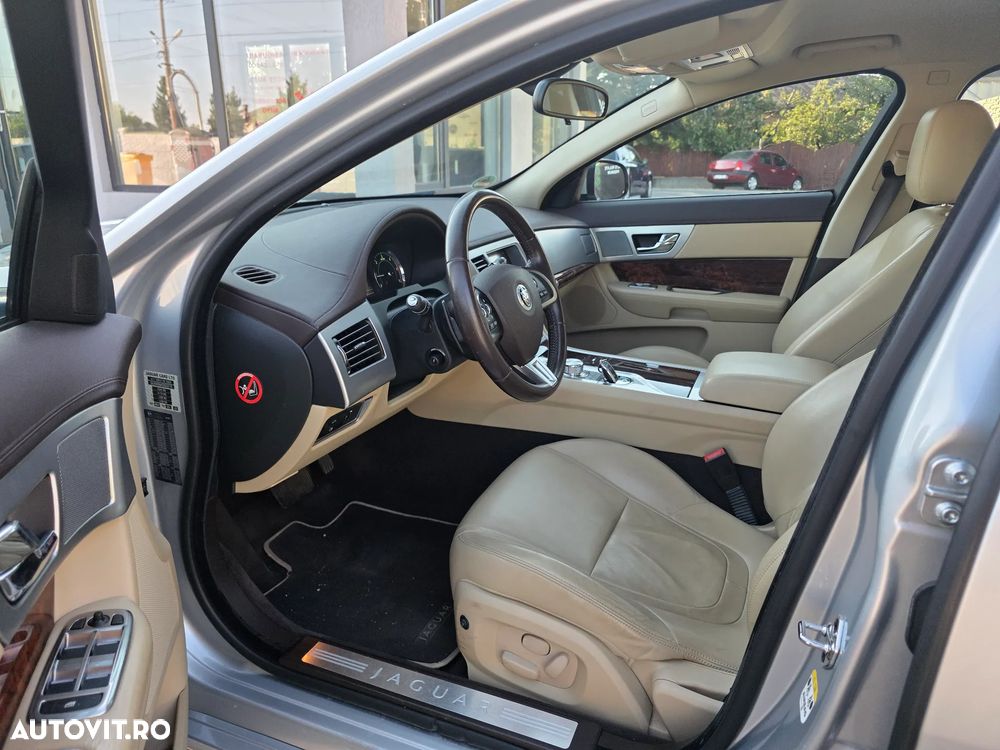 Jaguar XF 2.2D Premium Luxury - 10