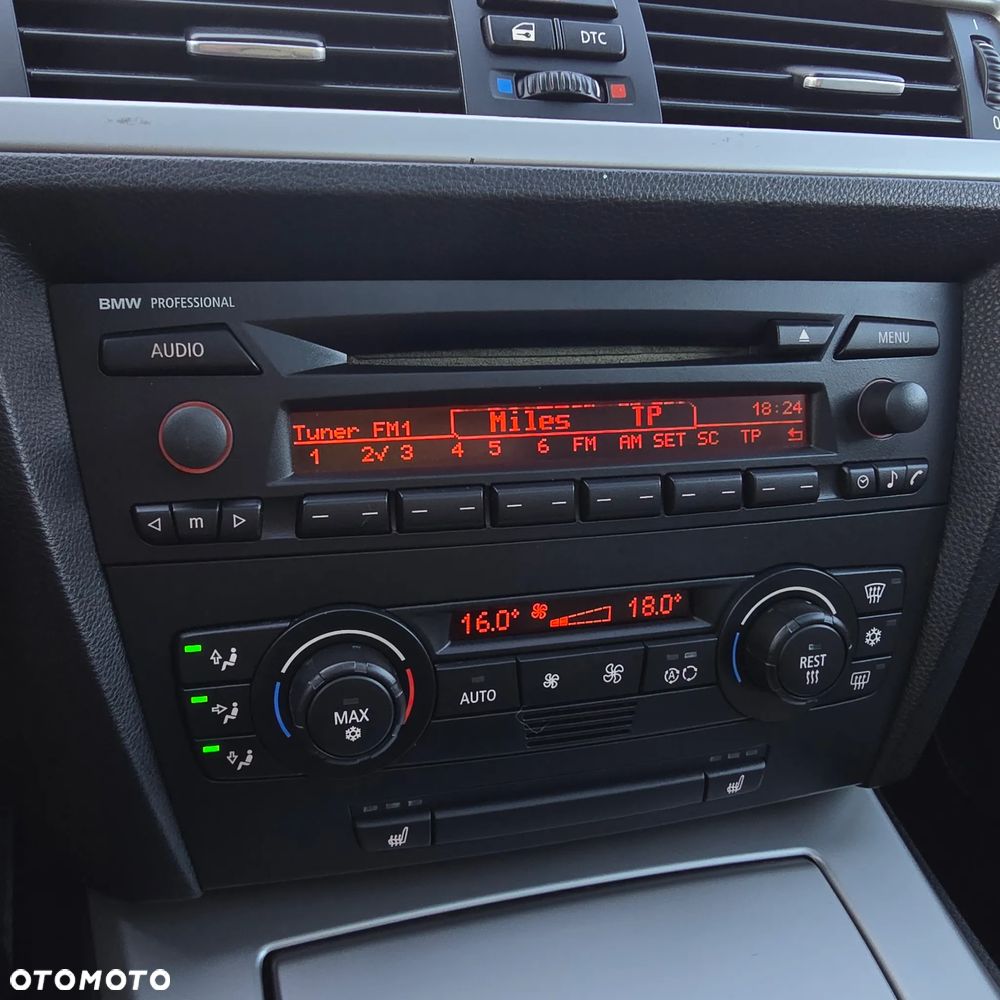 BMW Seria 3 320i Touring - 23