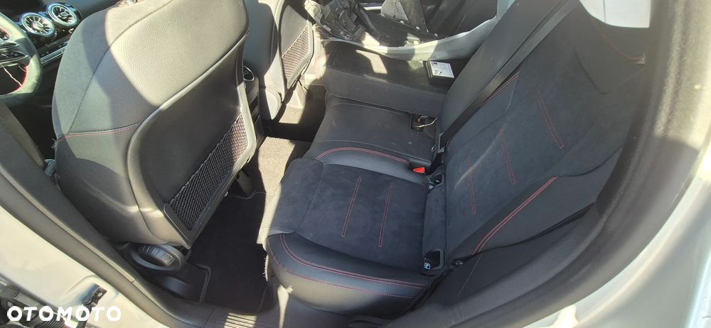 Mercedes-Benz GLA 250e AMG Line - 28