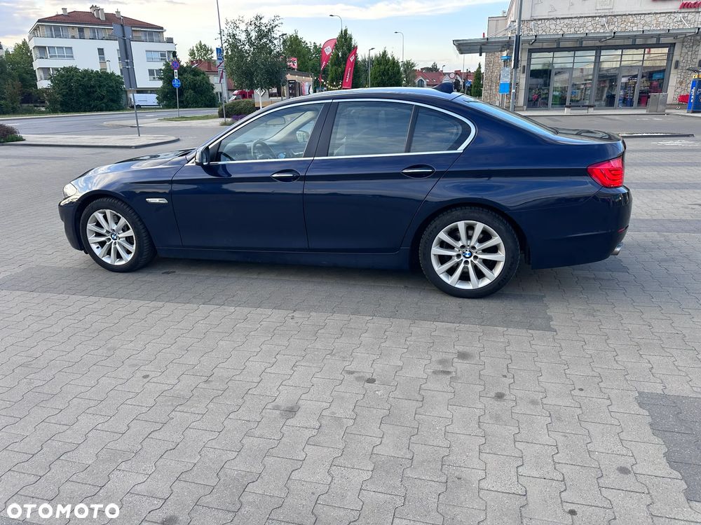 BMW Seria 5 525d xDrive - 9