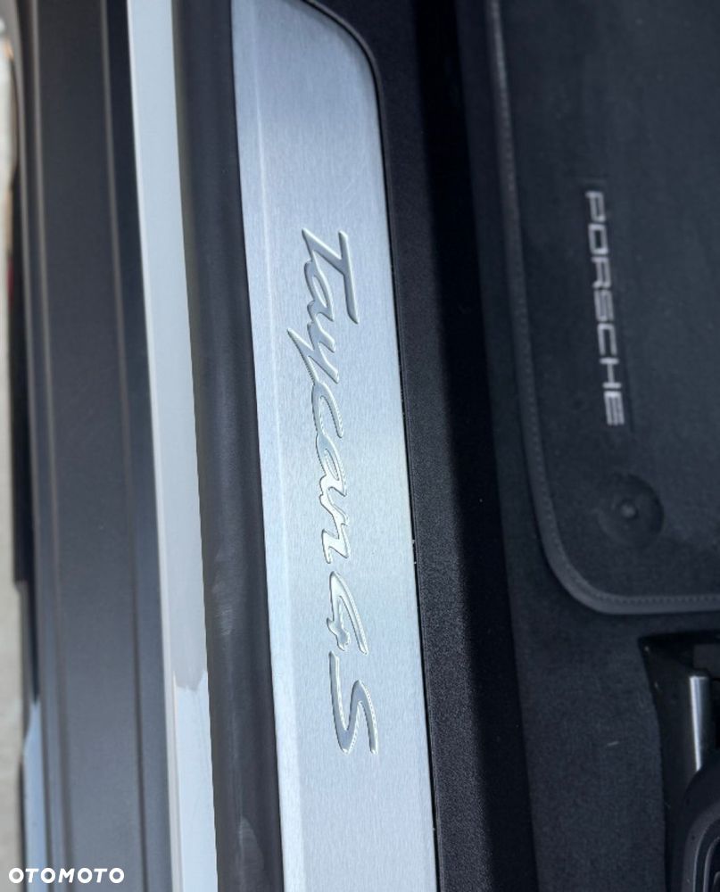 Porsche Taycan 4S Cross Turismo - 12
