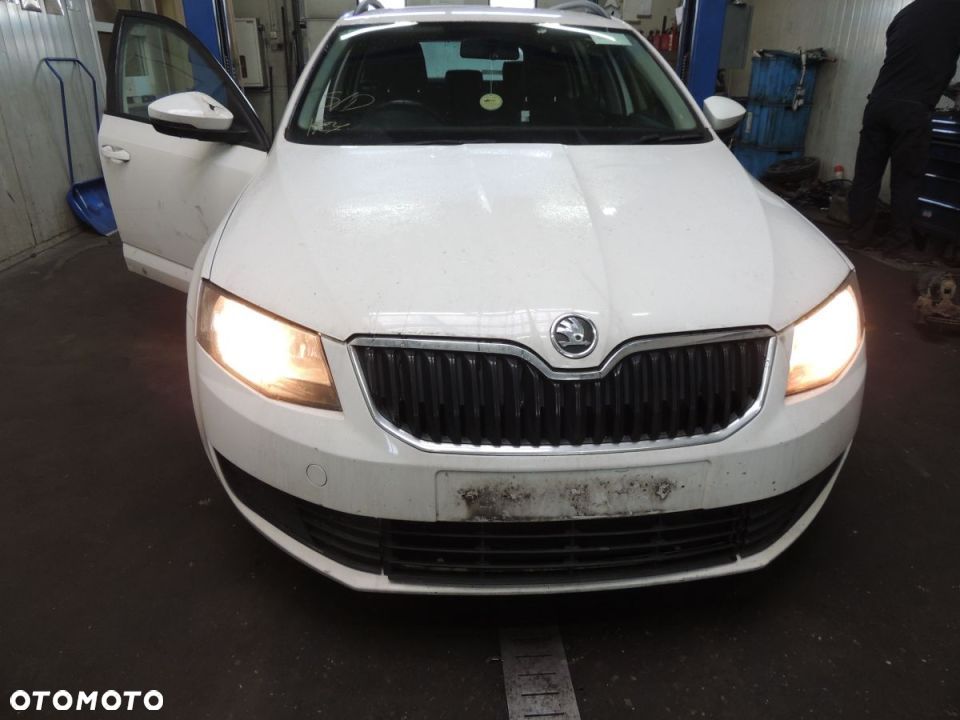 Lampa przód lewa SKODA Octavia III '13