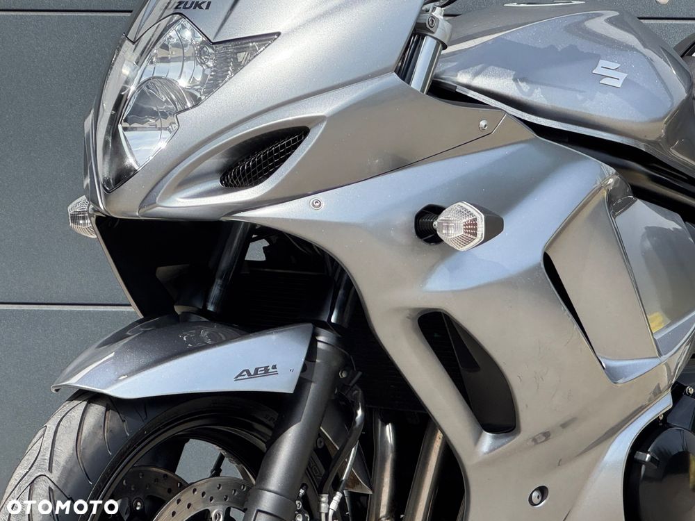 Suzuki GSX - 28