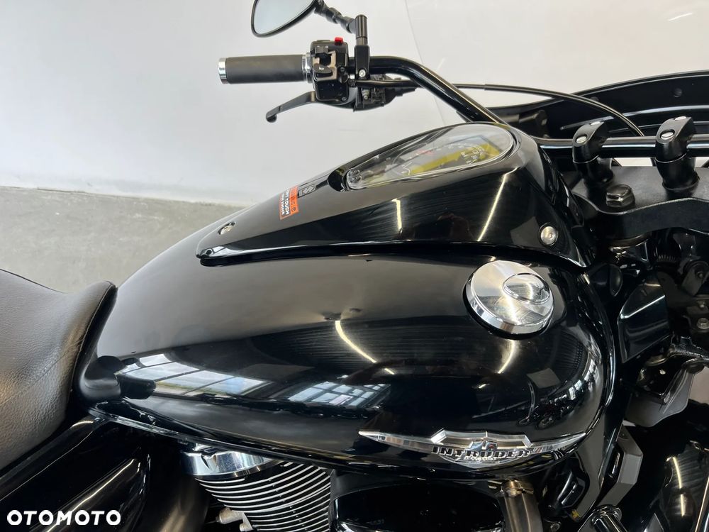 Suzuki Intruder - 19