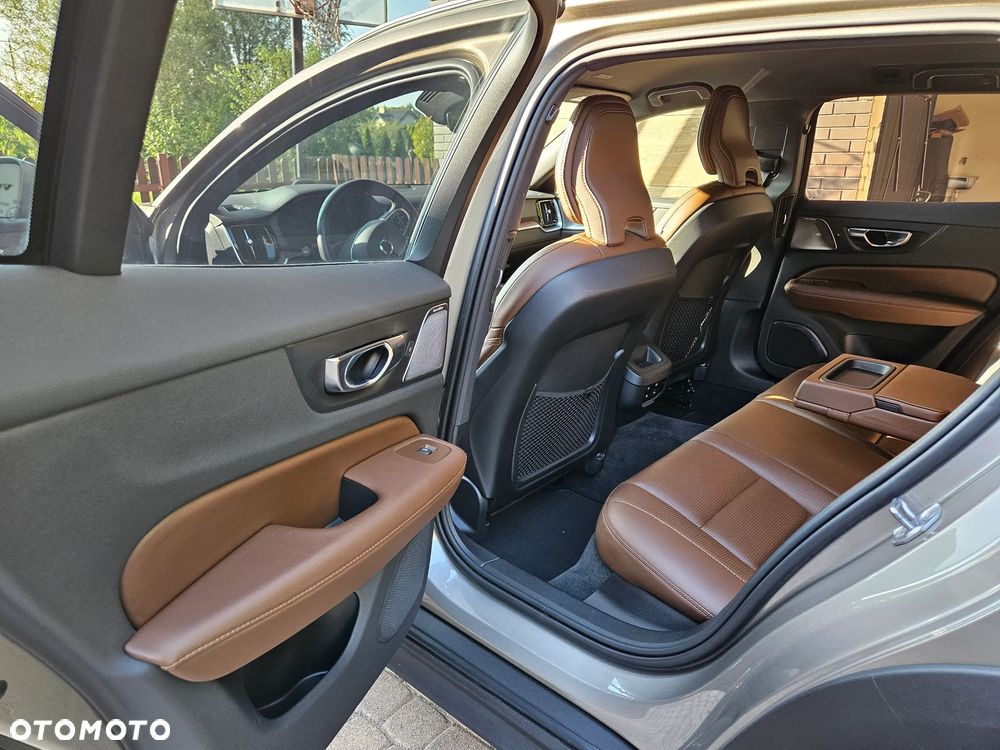 Volvo V60 Cross Country D4 AWD - 13