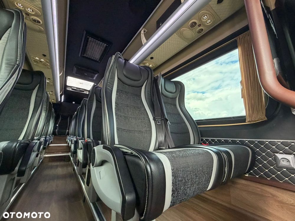 Mercedes-Benz Sprinter 519 - 18