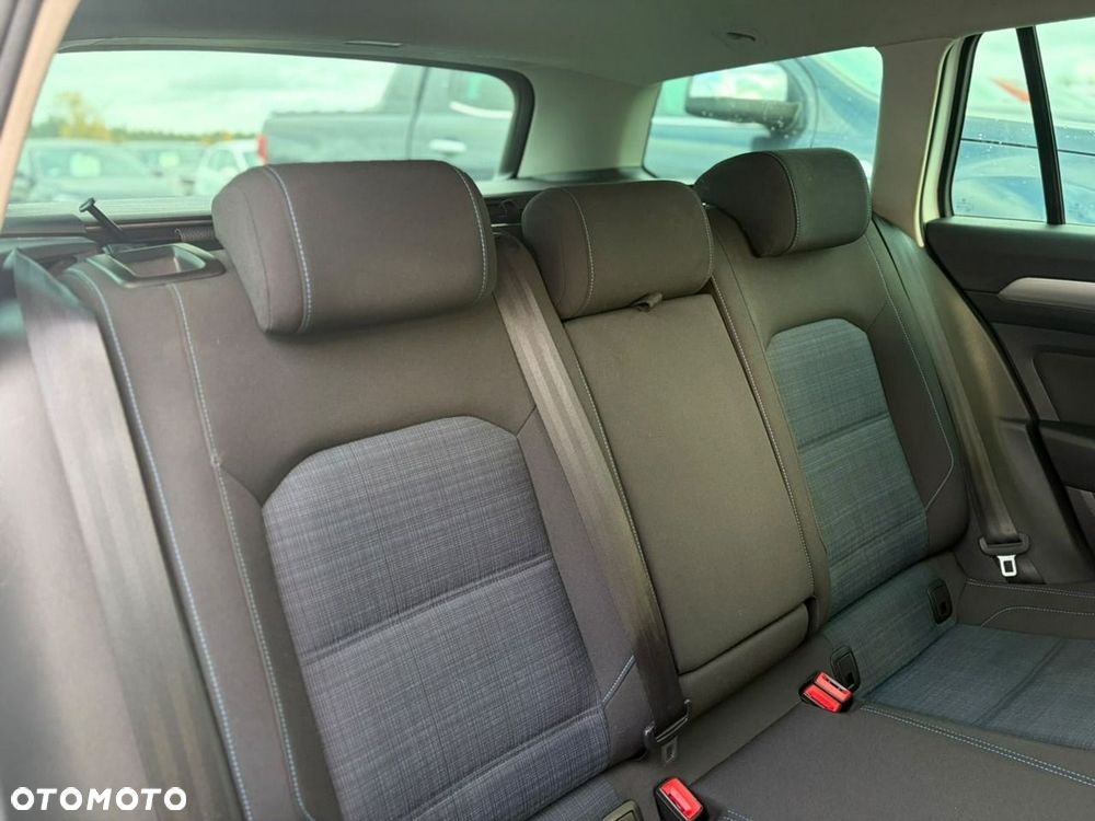 Volkswagen Passat - 18