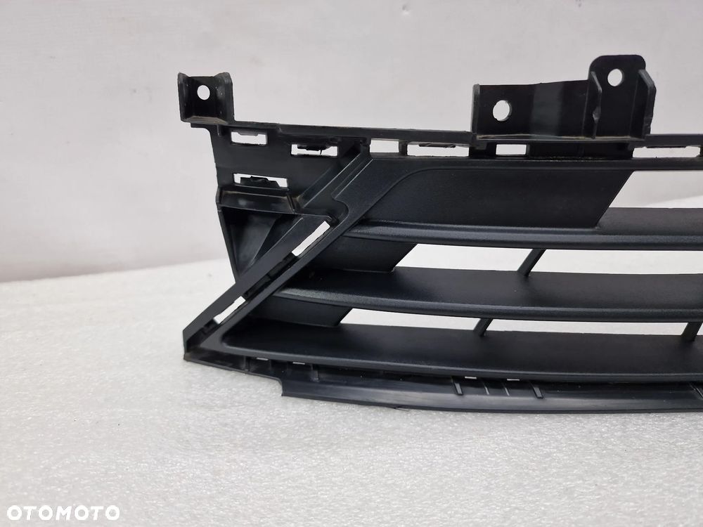 OPEL ASTRA K V LIFT 18- KRATKA ŚRODKOWA ZDERZAKA PRZEDNIEGO PRZÓD , NR 39130495 , NR AUKCJI KR370 - 2