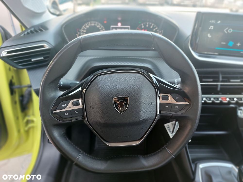 Peugeot 208 - 13