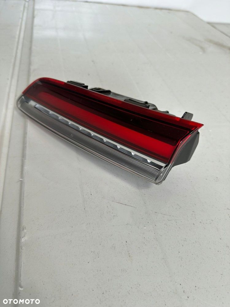 SKODA KAROQ LIFT PRAWA TYLNA LAMPA LED KLAPA ORYGINAŁ 57A945308D - 1