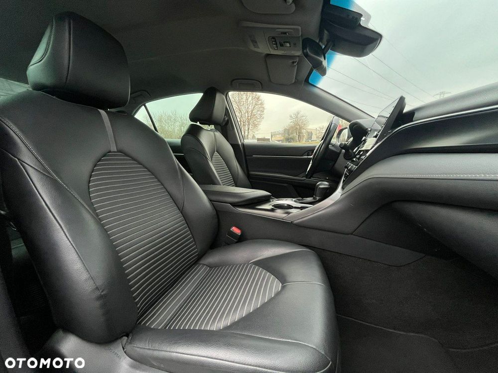 Toyota Camry - 17