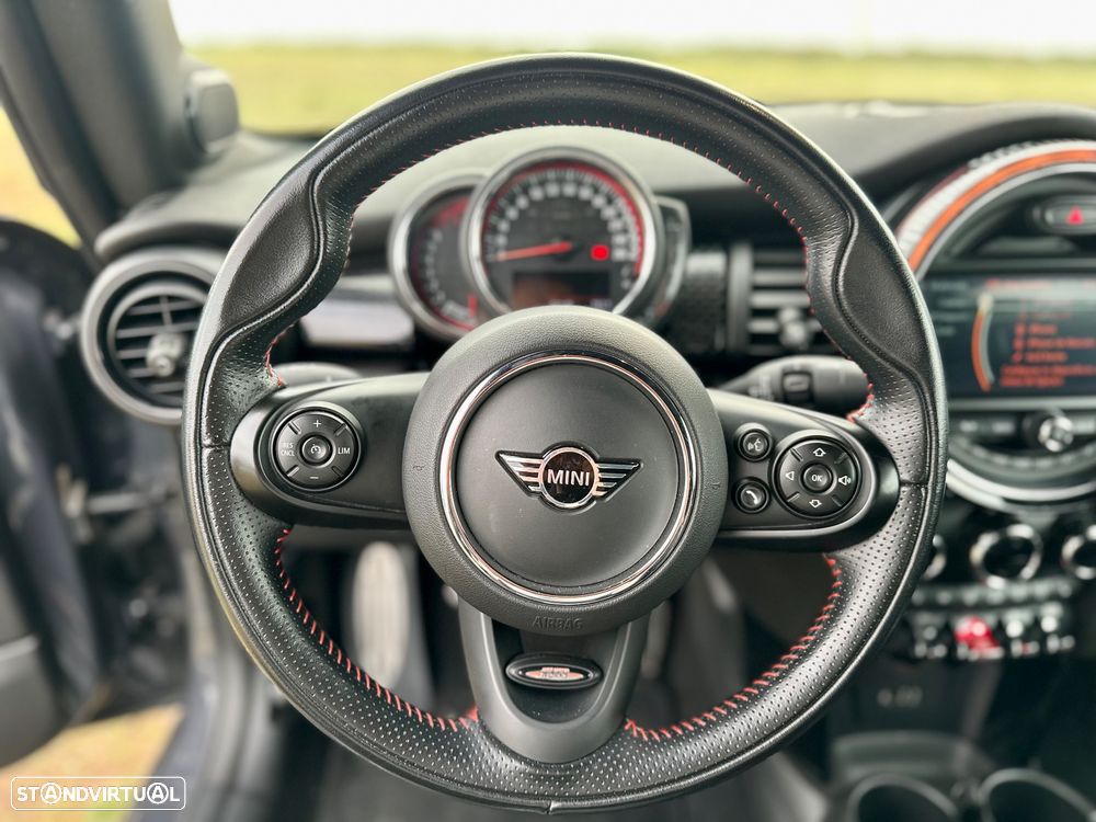 MINI Cabrio John Cooper Works - 18