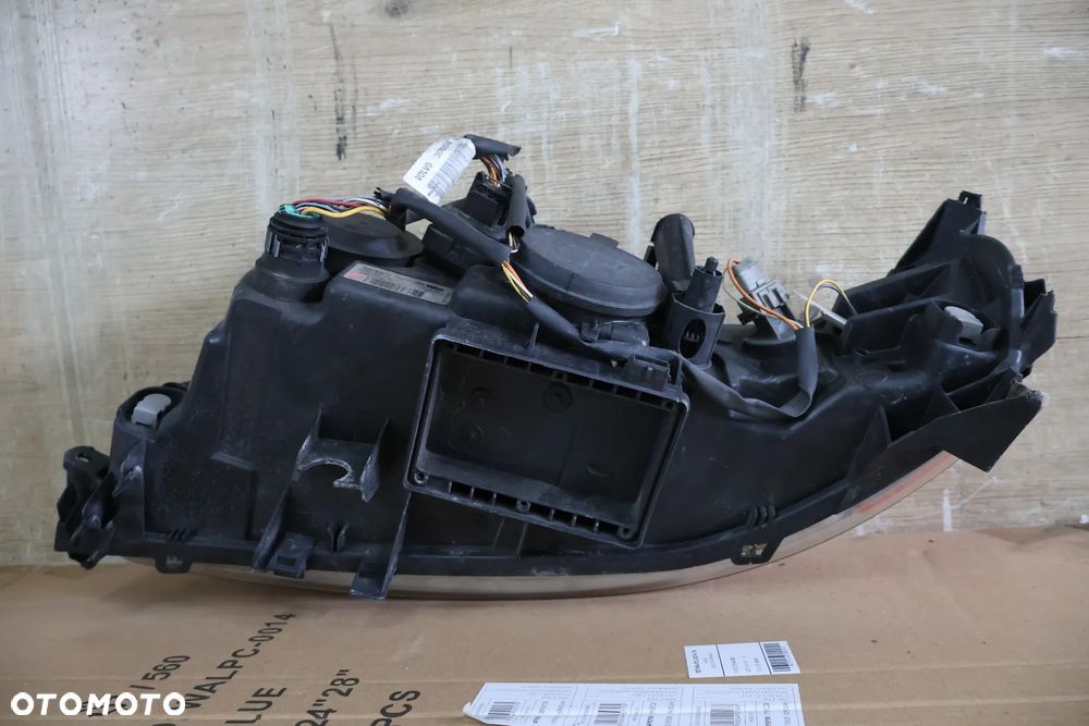 VOLVO S60 I LIFT I 04-09 LAMPA REFLEKTOR PRZÓD PRAWA EUROPA ORYGINAŁ 30698826 ŁADNA - 13