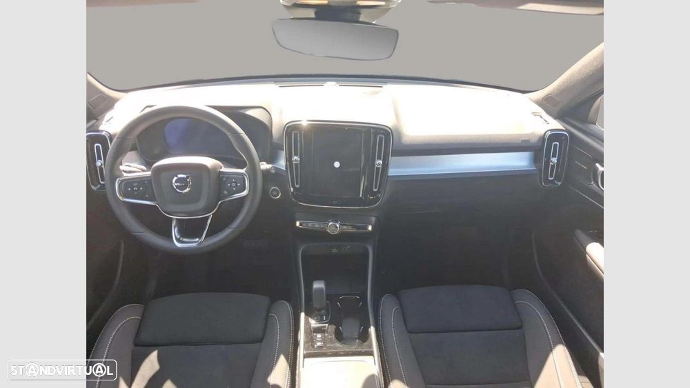 Volvo XC 40 2.0 B3 Plus Dark - 17